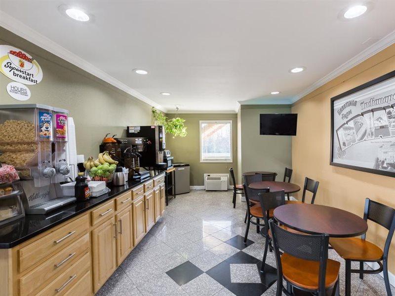 Super 8 By Wyndham Indianapolis-Southport Rd Motell Exteriör bild