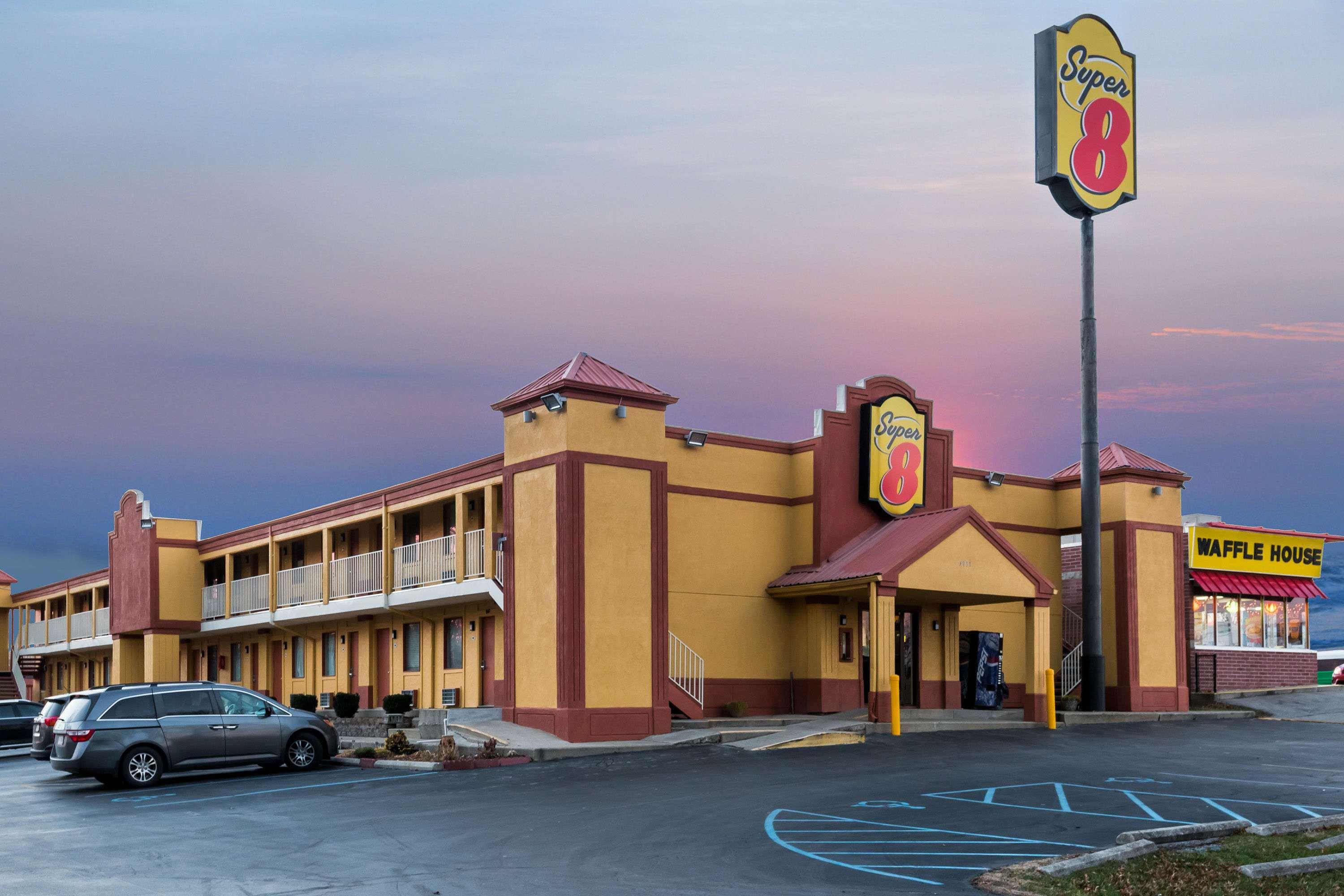 Super 8 By Wyndham Indianapolis-Southport Rd Motell Exteriör bild