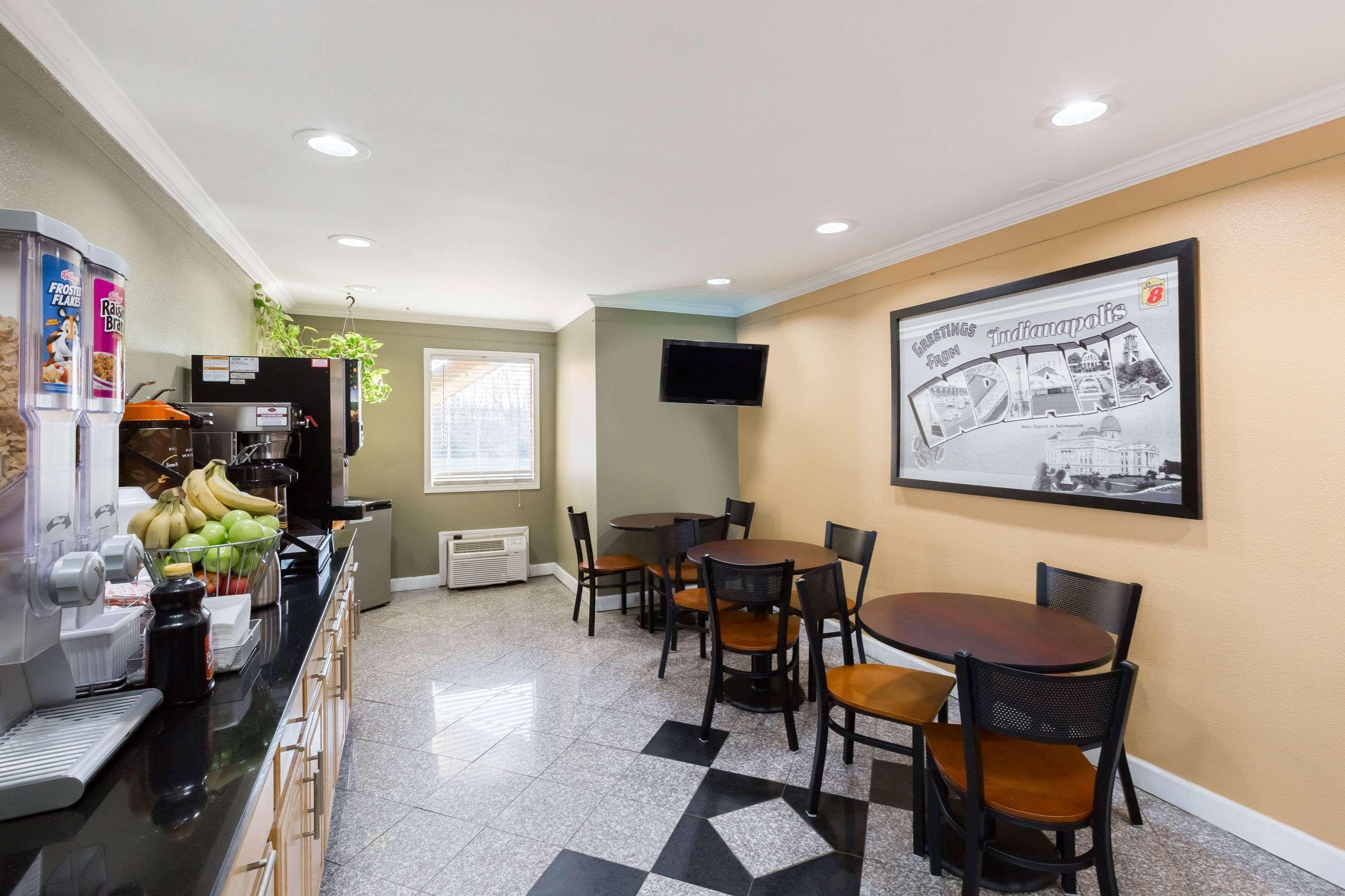 Super 8 By Wyndham Indianapolis-Southport Rd Motell Exteriör bild