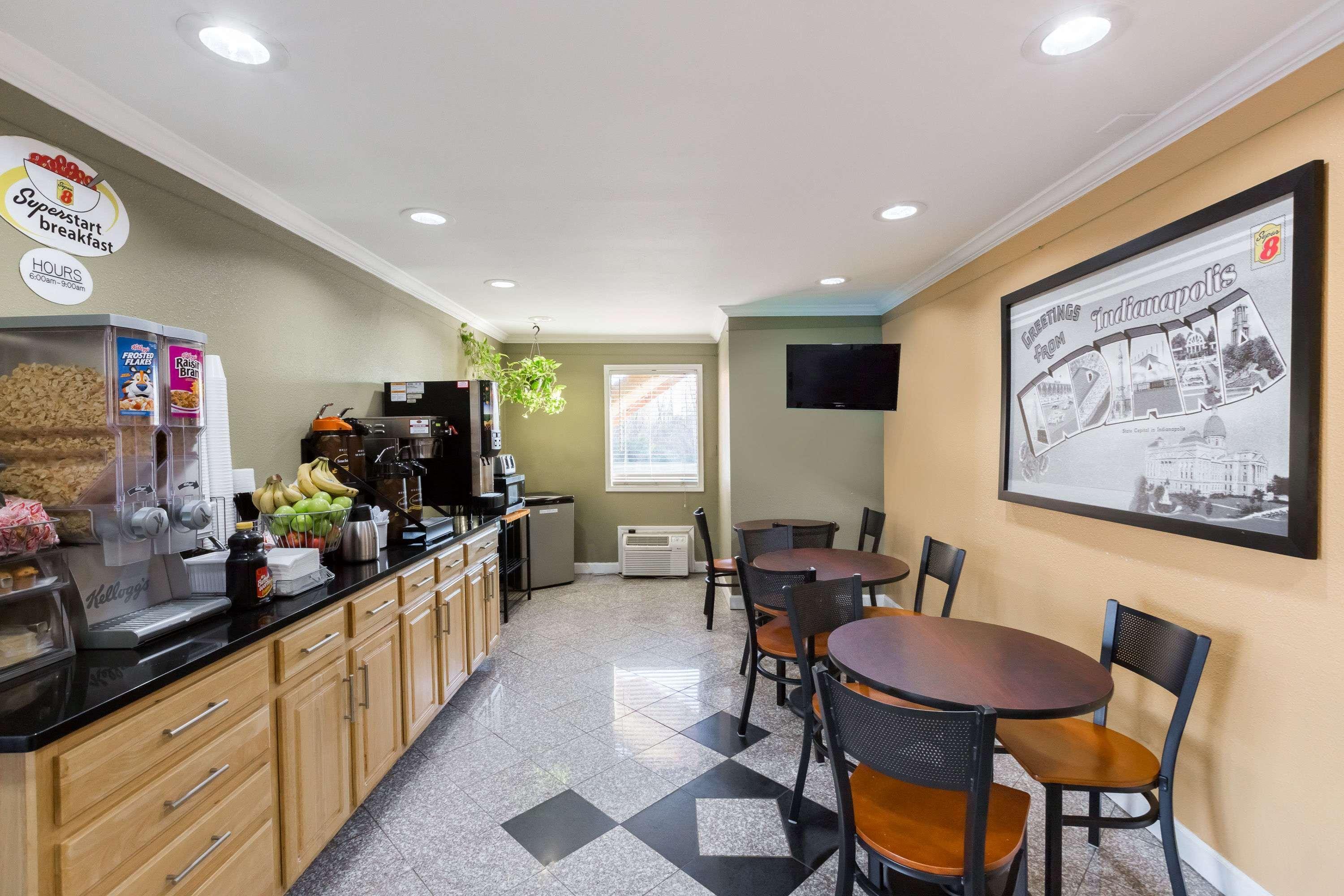 Super 8 By Wyndham Indianapolis-Southport Rd Motell Exteriör bild